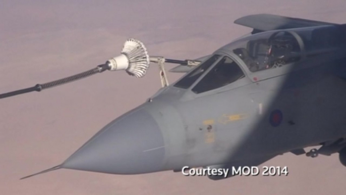 UK releases footage of in-flight refueling of British fighters