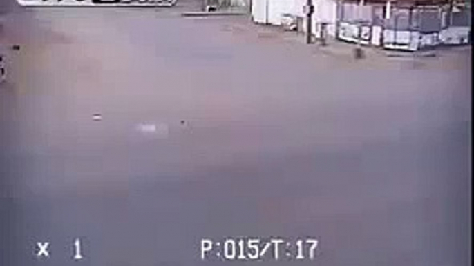 incredible escape between two crashing cars