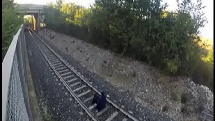 Italian teen lays between tracks and lets speeding train race over him