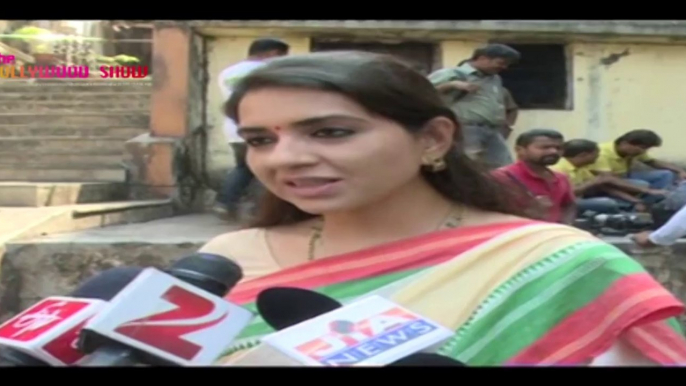 Fashion Designer Shaina NC Casts His VOTE | Assembly (Vidhan Sabha) Elections 2014