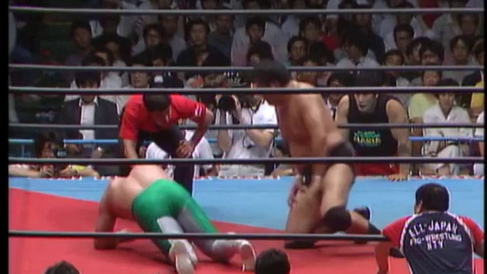 Mitsuharu Misawa vs. Jumbo Tsuruta - AJPW 6/8/90