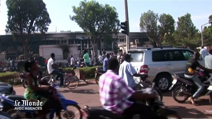 Burkina Faso : les images du Parlement incendié