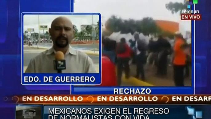 Toman aeropuerto de Acapulco para exigir aparición de 43 normalistas