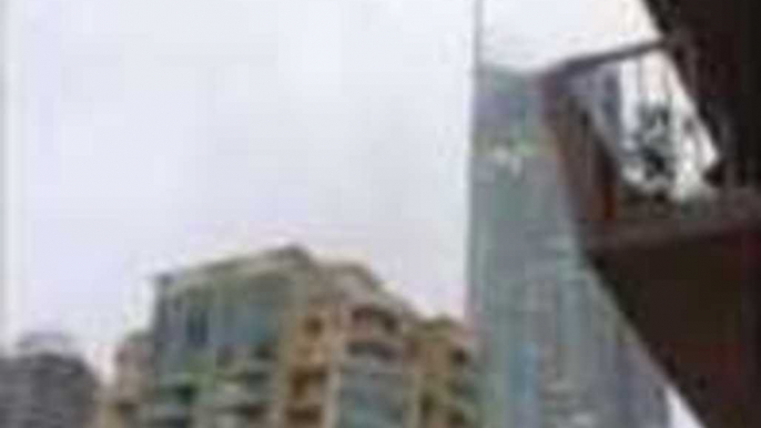 Lightning Strikes Q1 Building in Surfers Paradise