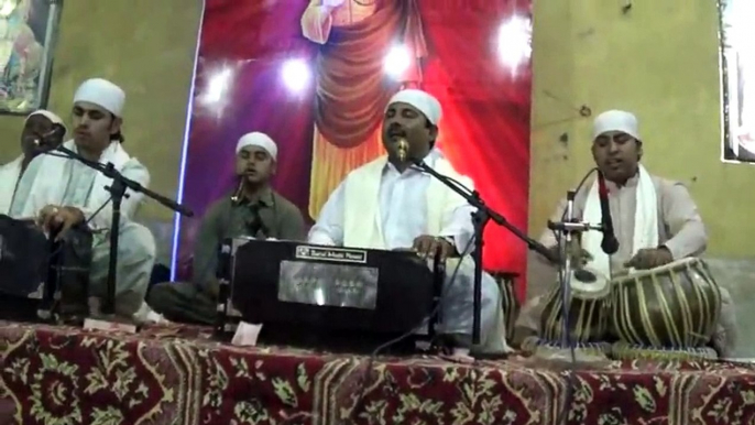 Sari Duniya Nu Tariya Mithe Mithe Bol Bolke on Guru Nanak Sahib Chhatti By Bhai Nanik Ram Jacobabad Wale @ Swami Narain Temple karachi