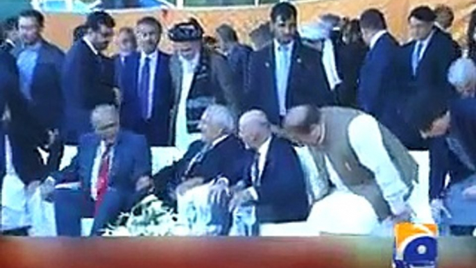 Nawaz Sharif Face  Expression When He Got Totally Ignored by Afghan President