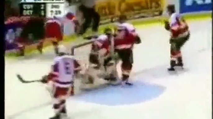 Hockey Save This has to be one of the most amazing saves I have ever seen in the NHL Somebody give t