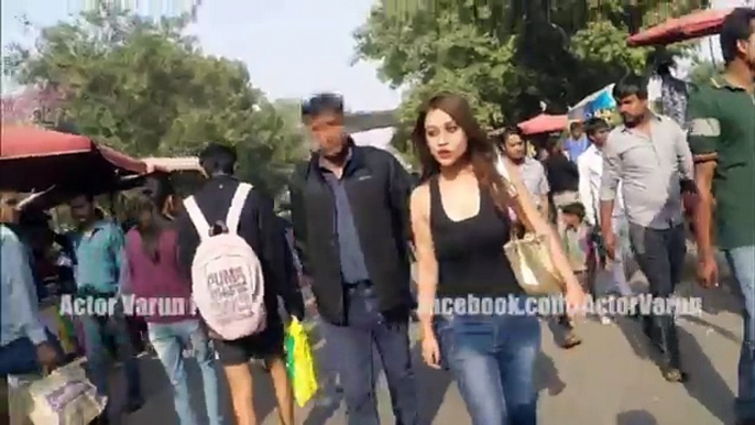 10 Hours of Walking in Delhi As A Woman - Jeans VS Indian Dress