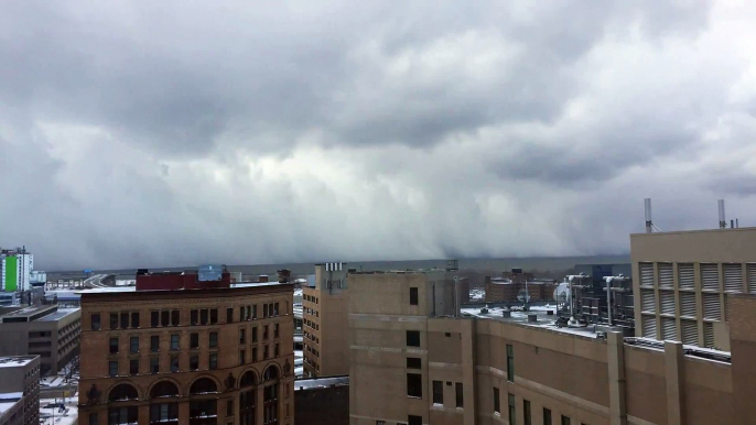 Nuages de neige géants en formation sur le lac - Tempête de neige sur Buffalo, Buffalo Lake Effect