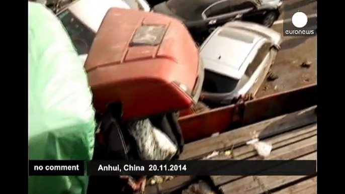 China: 2 deaths and 20 people injured in a massive car accident
