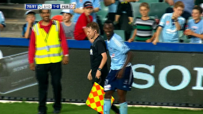 Bernei Ibini accidentally takes linesman down