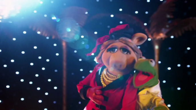 _One Frog, Two Women_ MUPPETS MOST WANTED TV Spot (2014)