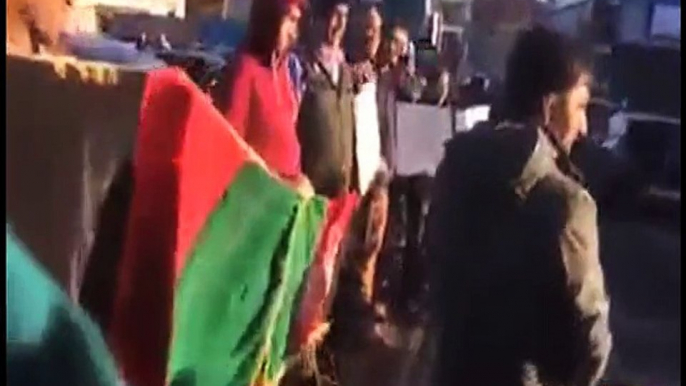 Dunya News-Afghan activists chant slogans against Fazlur Rehman in London