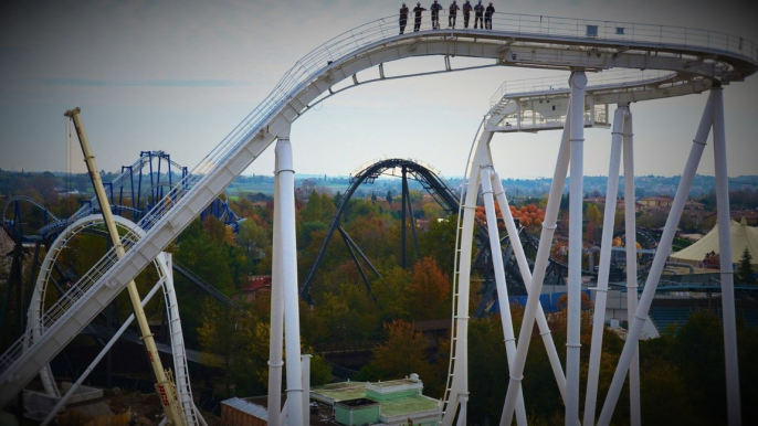 Reportage de construction pour le Dive Coaster de Gardaland