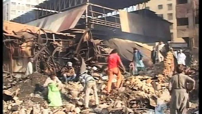 Dunya news- Fire outbreak in Timber Market burned 86 buildings, 28 godowns, 100 houses to ashes