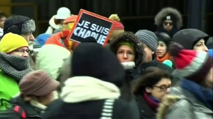 Marseillaise, drapeaux français et "We are Charlie" dans le monde