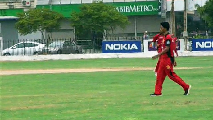 06 OF 09 S.M. ZAFAR BOWLING FOR SONY *** 25-07-2014 CRICKET COMMENTARY BY : PROF. NADEEM HAIDER BUKHARI  SONY ASSOCIATES CRICKET CLUB KARACHI vs TAPAL CRICKET CLUB KARACHI  QUARTER FINAL  *** 3rd VITAL 5 CLUB CRICKET RAMZAN CRICKET FESTIVAL 2014 SKBZ (17)