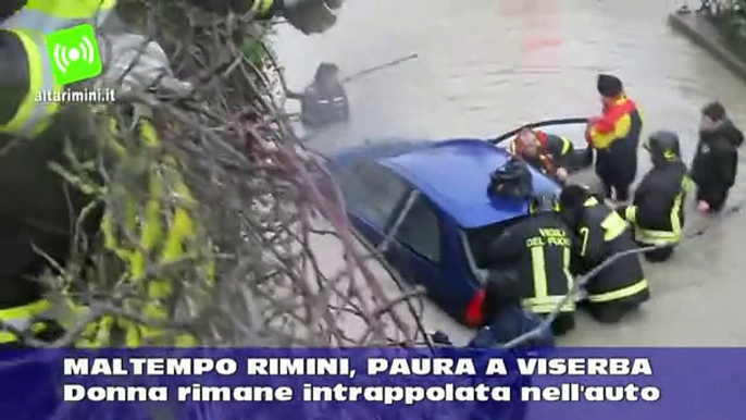 Maltempo, il salvataggio della donna intrappolata in auto a Viserba di Rimini