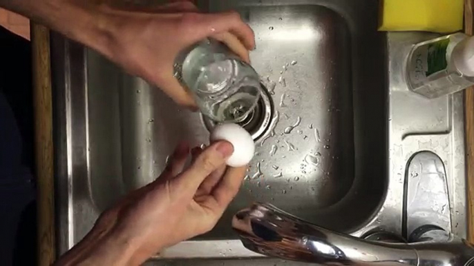 How to Quickly Peel a Boiled Egg in a Glass of Water Dailymotion