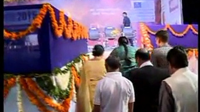 Anandiben Patel flagged of Marathon 2015 at Riverfront in Ahmedabad