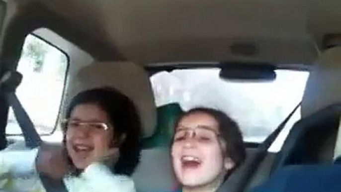 Faire pleurer un bébé sur "Single Lady" dans la voiture! Magique...