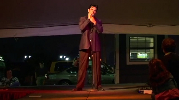 Cody Slaughter talking to the audience at Elvis Week 2008 (video)