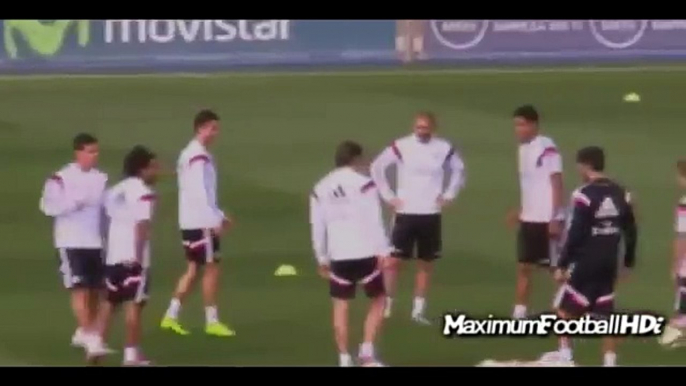 Cristiano Ronaldo and James Rodriguez Funny Moments - Cristiano Ronaldo fake vs James 2014 - YouTube