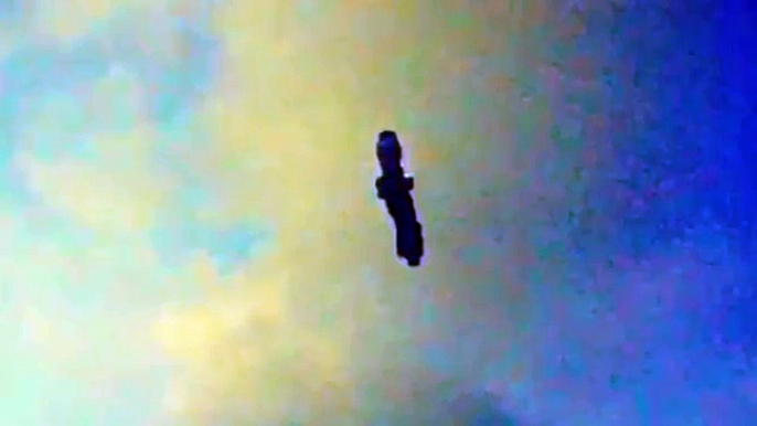 UFO Sightings Cigar Shaped UFO Captured Over Napa Just After Earthquake! 2014