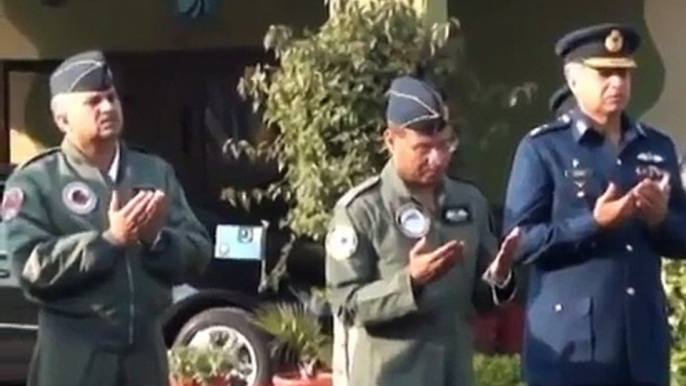 Watch Exclusive Video of Air Chief Marshal Sohail Aman Flying F-16 on Pakistan Day Parade