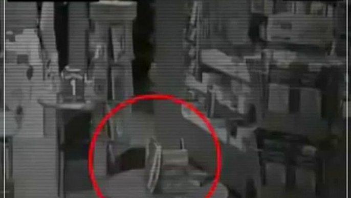 Real ghost caught on tape in london  Scary Ghost Videos  Ghost sightings Paranormal scary videos