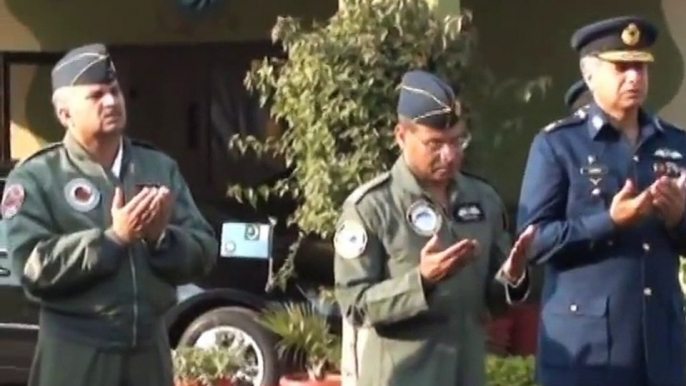 Air Chief Marshal Sohail Aman Flying The F-16  On Pakistan Day Parade