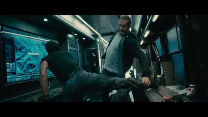 FAST & FURIOUS 7 - Extrait 3 "Combat entre Brian et Kiet" [VF|HD] (Vin Diesel, Paul Walker, Dwayne Johnson)