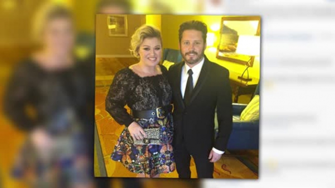 Kelly Clarkson Brushes Off Weight Criticism, Would Rather 'Have Wine'