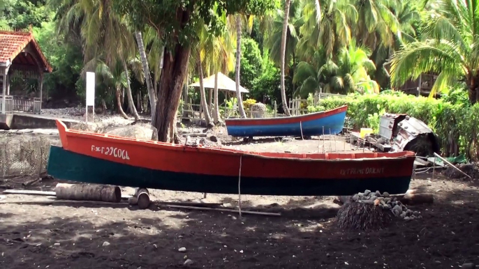 PLAGES MARTINIQUEMartinique, tes plages sont belles, toutes différentes! Les Antilles comme on aime, plages ombragées, sable noir ou blanc, mer avec des vagues ou la quiétude d'une baignoire! Tes eaux à 28°,  Atlantique ou mer des Caraïbes le choix est à