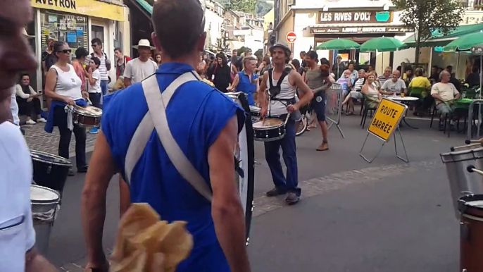 BATOUK dans la rue de st geniez