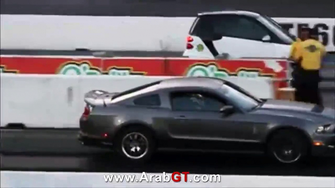 Tiny Smart Car owns the Mustang _O