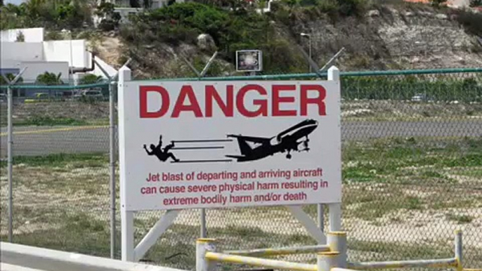 St Marteen - Amazing 747-400 Landing and take-off (Jet Blast) from St Maarten - Maho Beach