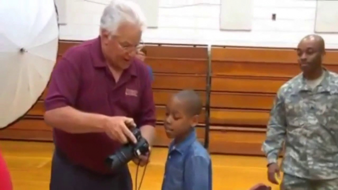 Un soldat pourrit la photo de classe de son fils : surprise!!!!