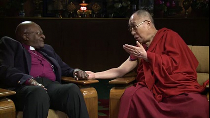 Dalai Lama and  Desmond Tutu have a talk. Very cute.