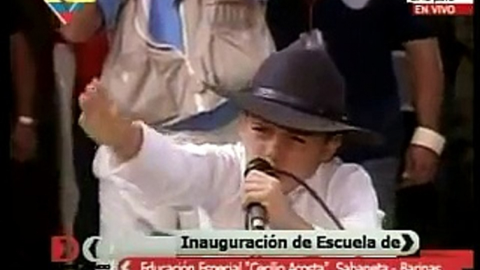 Niño de Sabaneta le declama al presidente Chávez