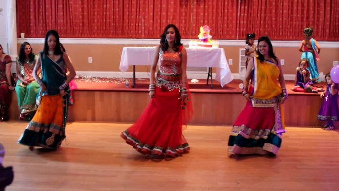 Desi Girls Best Wedding Dance | Larke O Re Larky | HD