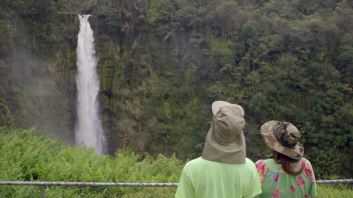 HeyUSA - Mamrie & Kingsley in Hawaii : Don't Go Chasin' Akaka Falls