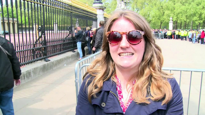 Easel outside Buckingham Palace announces birth of princess