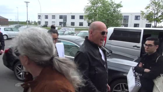 Bruce Willis Freaks Out at Photographers in Berlin