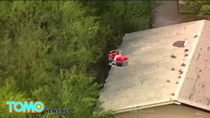 Texas floods: dramatic helicopter rescue of Denton County residents trapped by storms - TomoNews