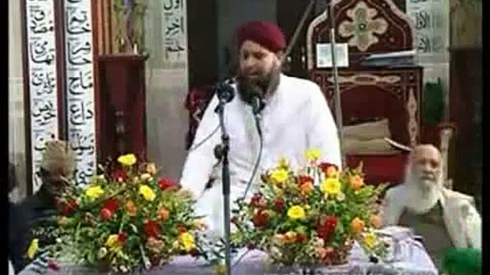 Owais Raza Qadri -- Zahe Izzato Aitlaye Muhammad Latest 2015 Naat Sharif of Owais Raza Qadree