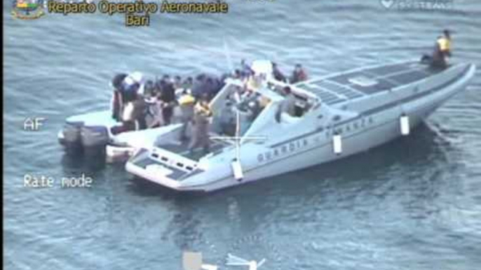 Bari - Sbarco immigrati e arresto scafisti (11.04.15)