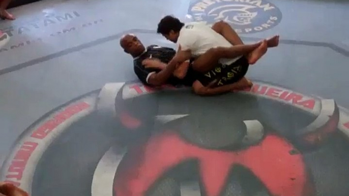 Spider posta treino de jiu-jitsu logo após derrota de Belfort