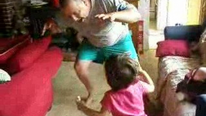 norah et papa dansent mickael