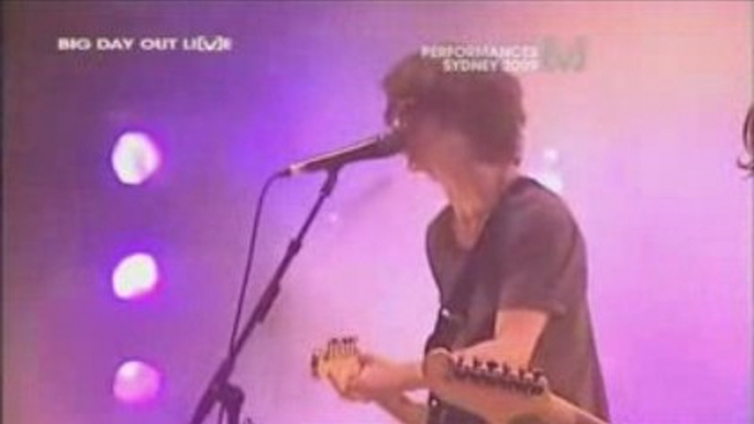 Arctic Monkeys - Crying Lightning (Live at Big Day Out 2009)